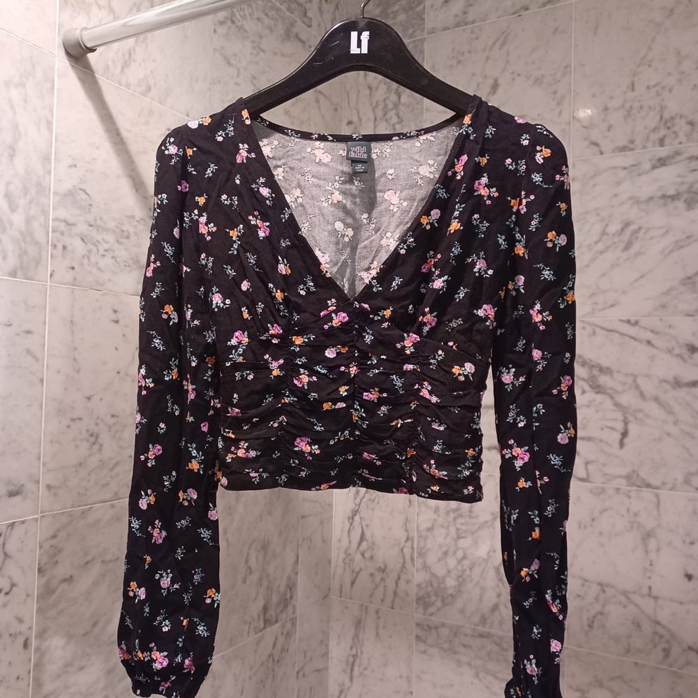 Wild Fable Floral Ruched Cropped Top Long Sleeve Black Size XS Preowned